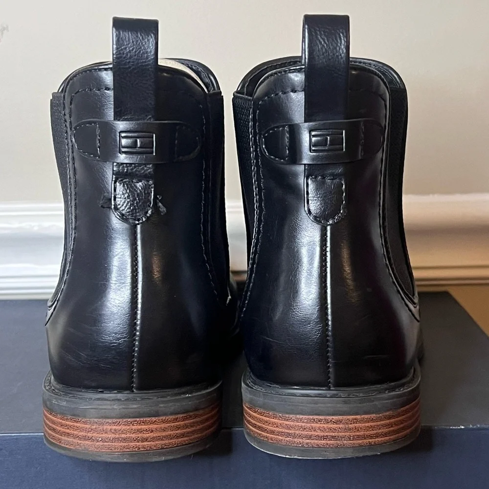 Tommy Hilfiger like new
