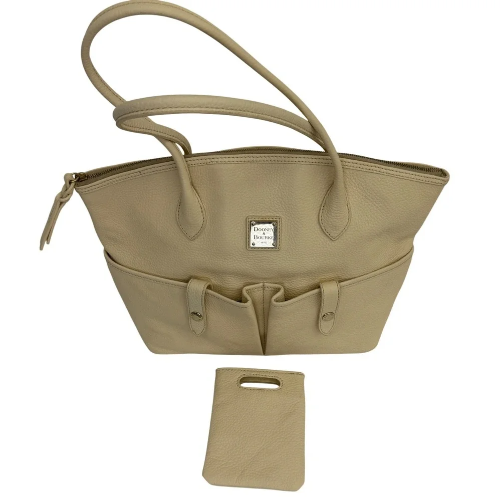 Dooney & Bourke base organization preppy