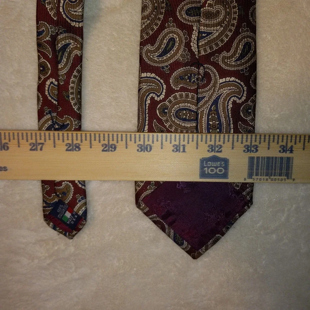 Austin Reed accessory piece accent