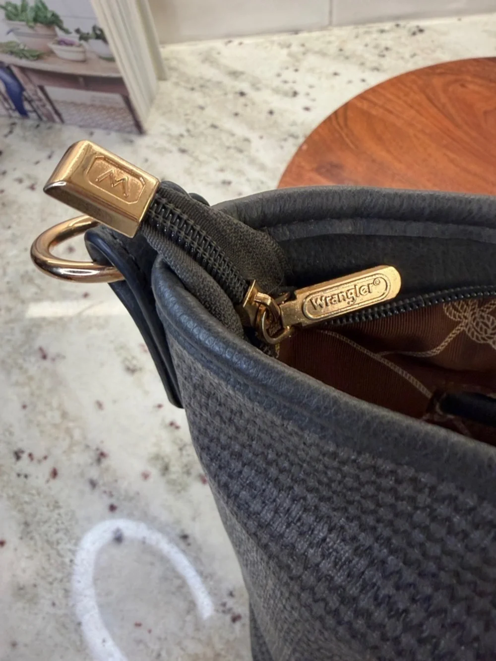 Wrangler sleek shoulder