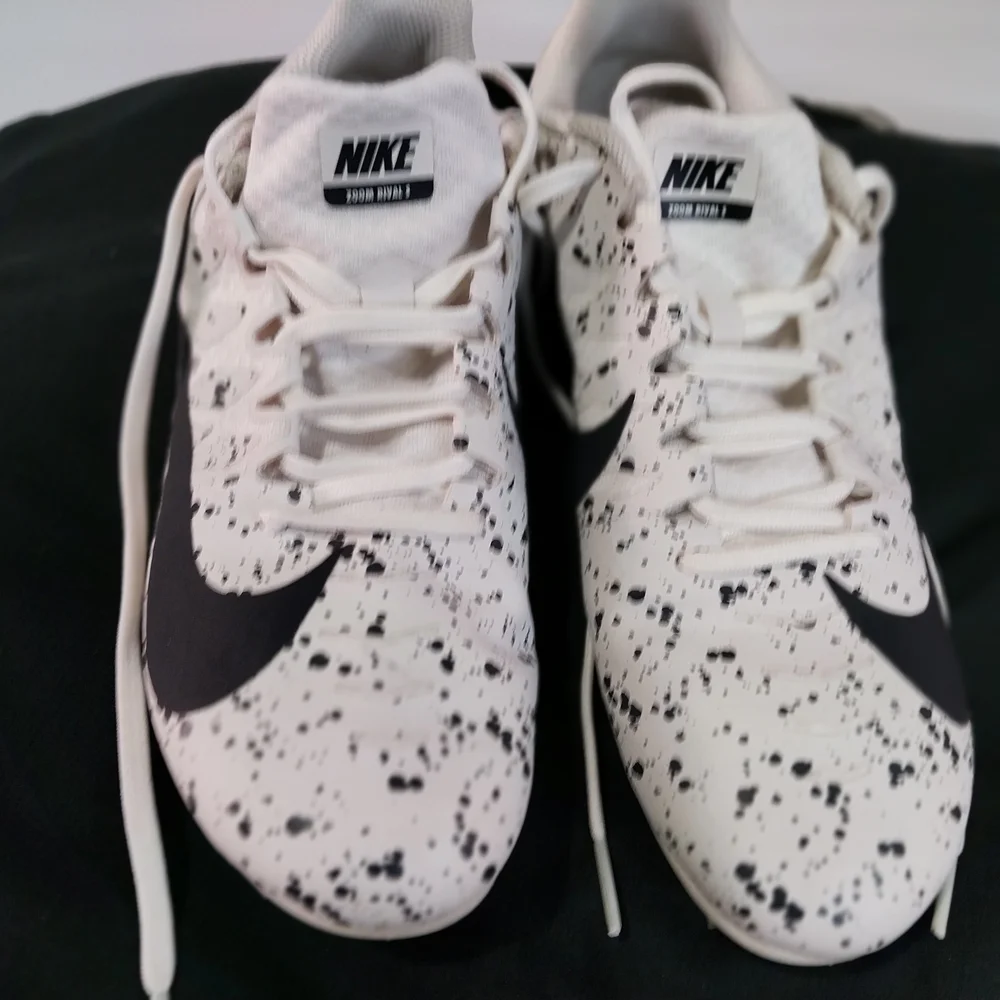 Nike sneakers white