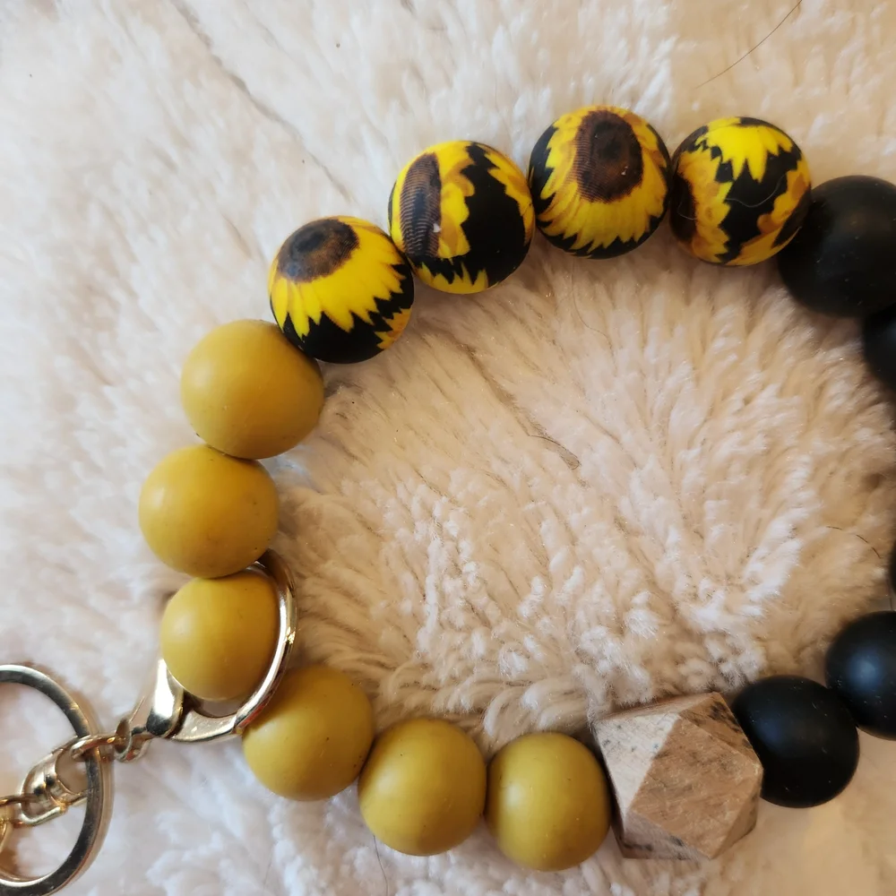 N/A beaded wristlet