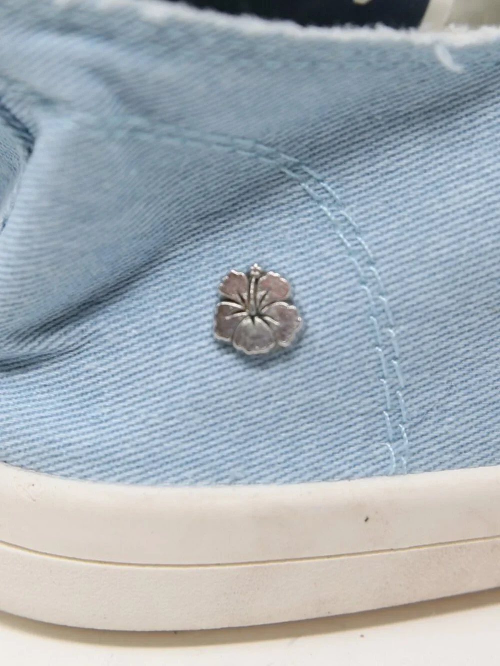 Tommy Bahama nice pair