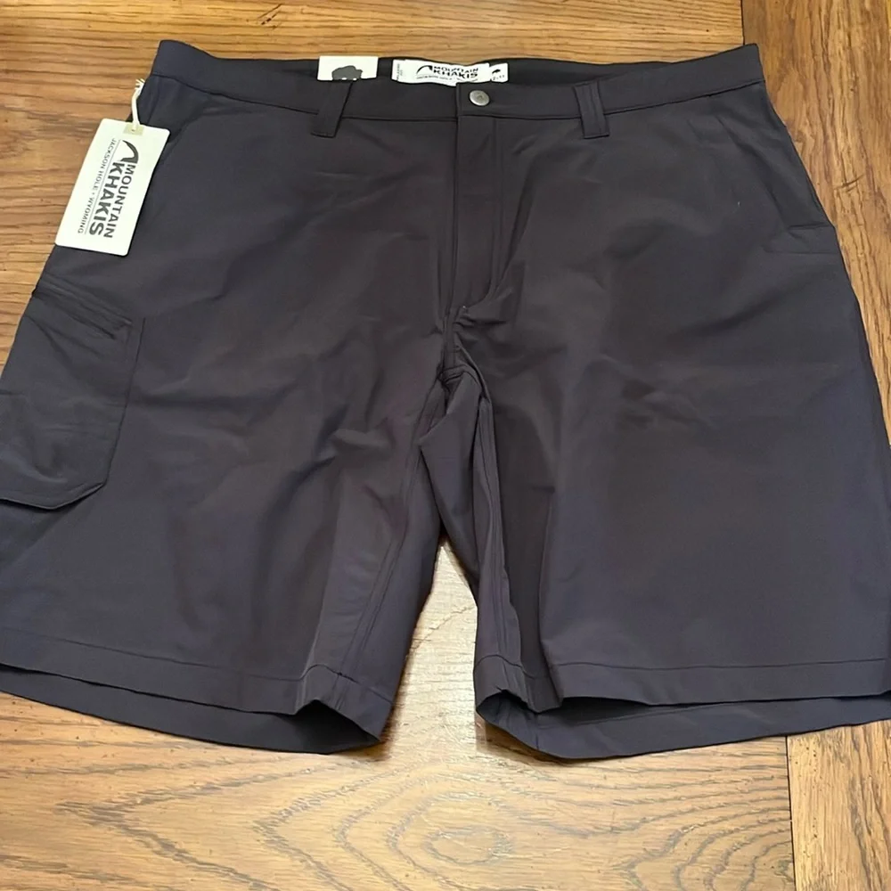 Mountain Khakis shorts,‎ size 42, NWT