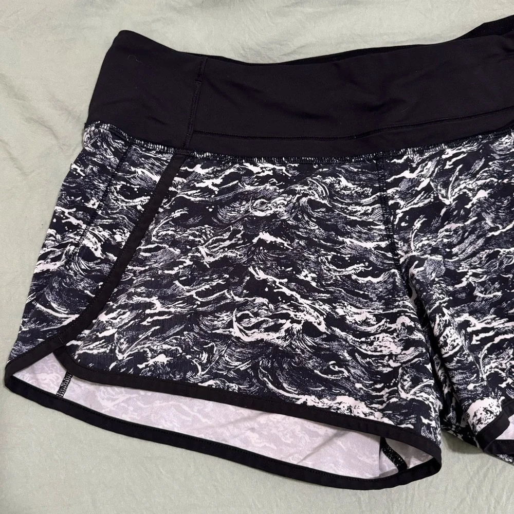 Lululemon Run Times Short Nami Wave off-White Black / Black Size 8