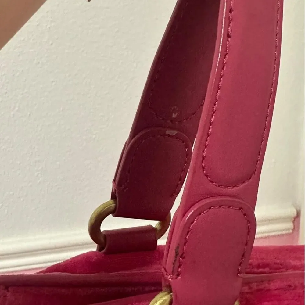 Juicy Couture but age hot