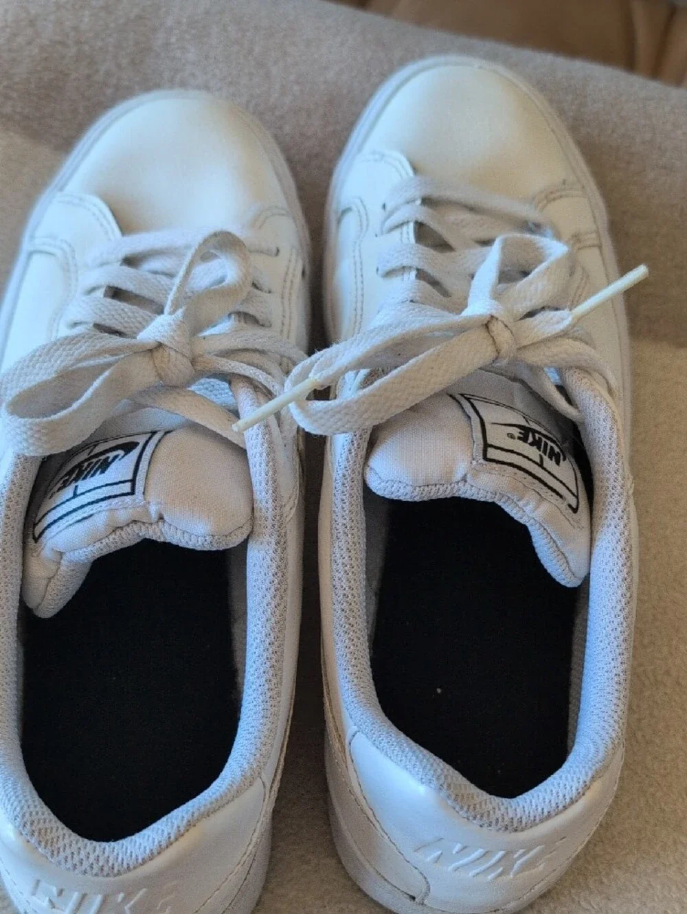 Nike court royale
