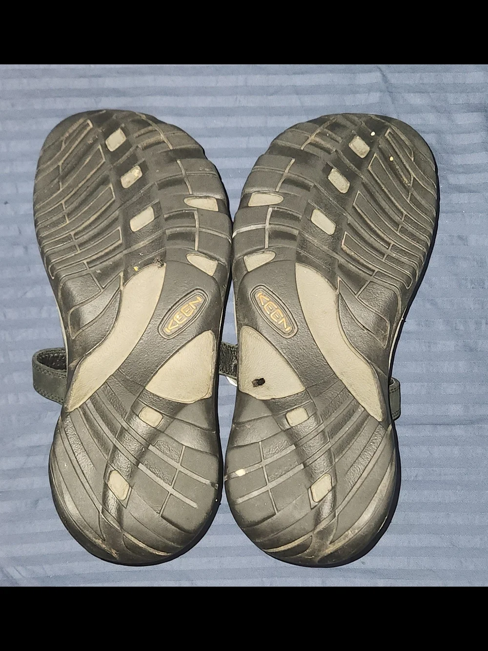 Keen black casual