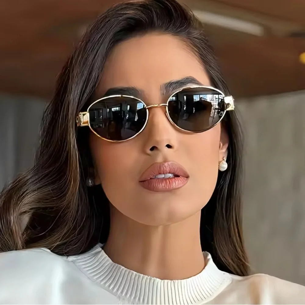 no brand chic stylish