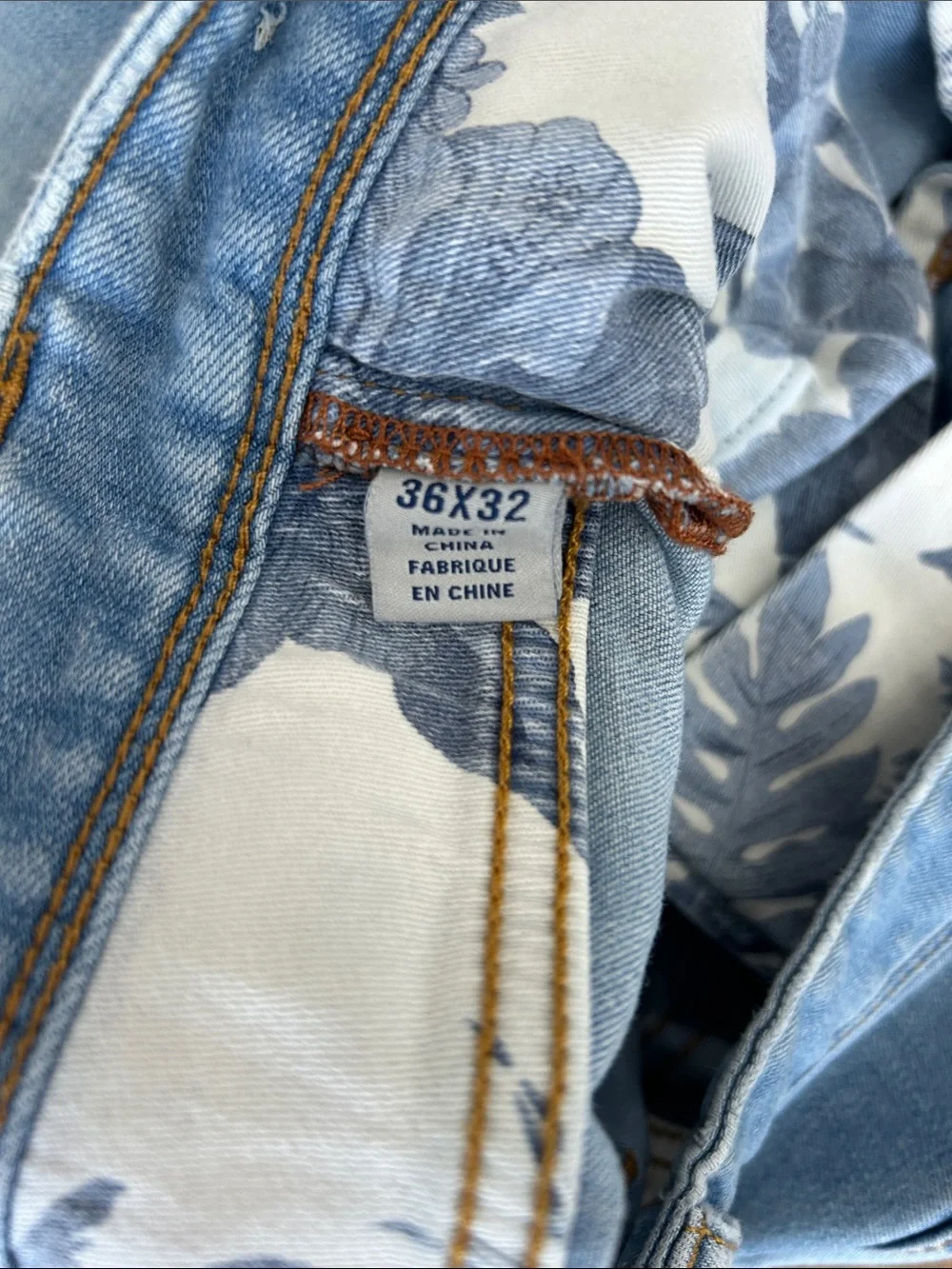 Tommy Bahama men’s light