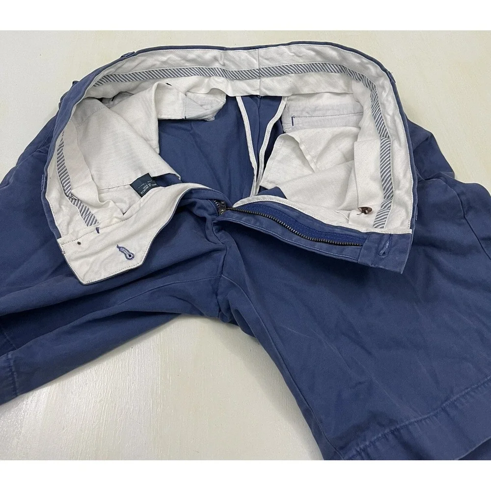 Polo Ralph Lauren examine photos