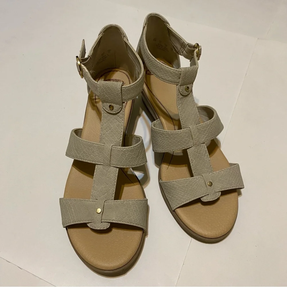 Dr. Scholls adorable sandals