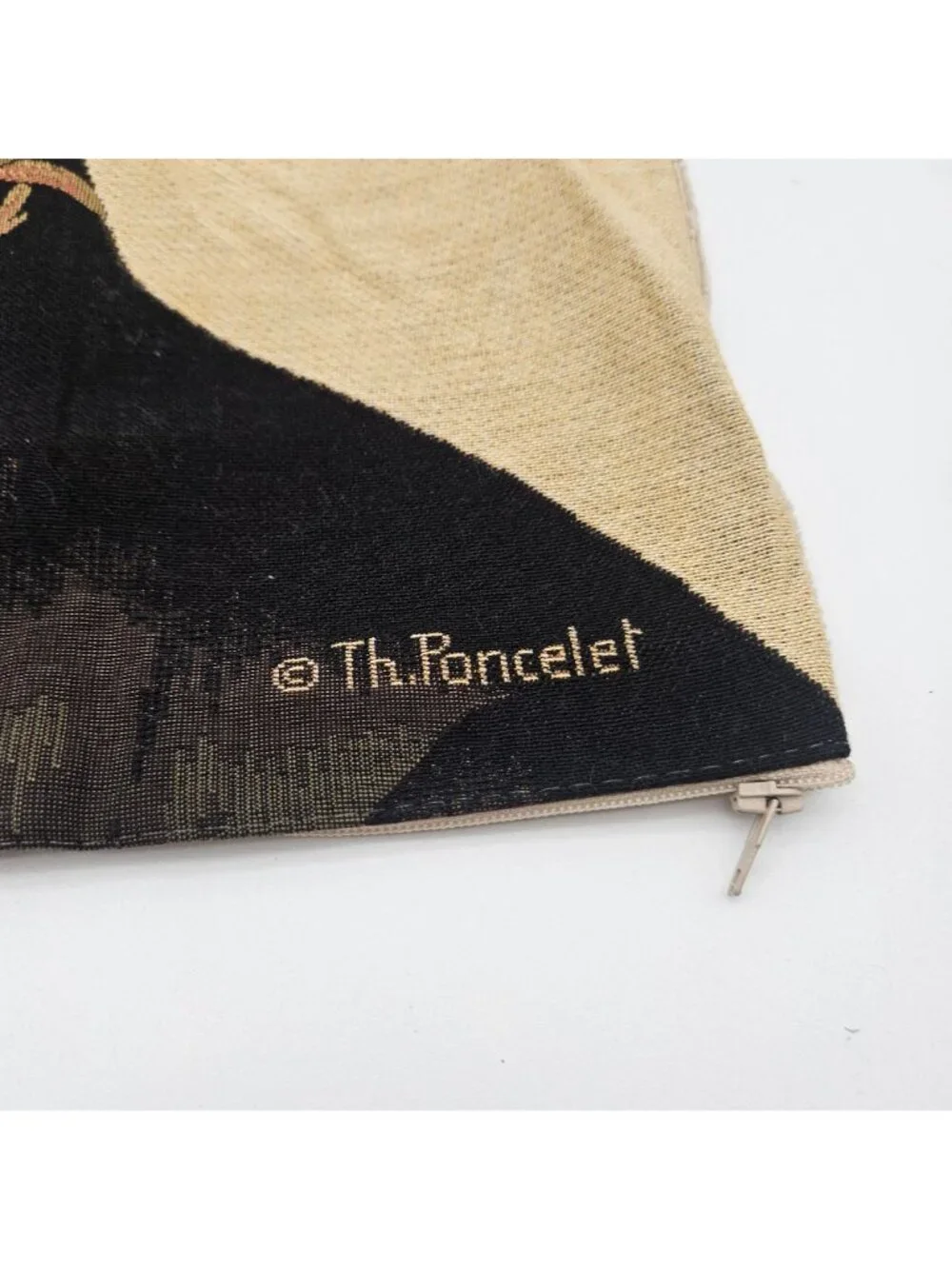 Thierry Poncelet odors holes closure