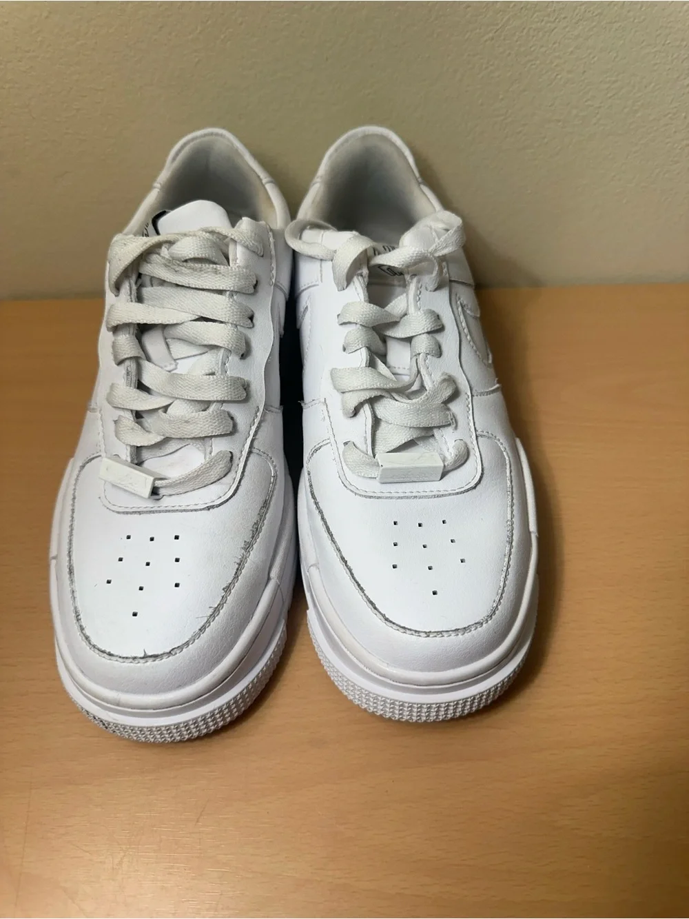Nike shoes some
