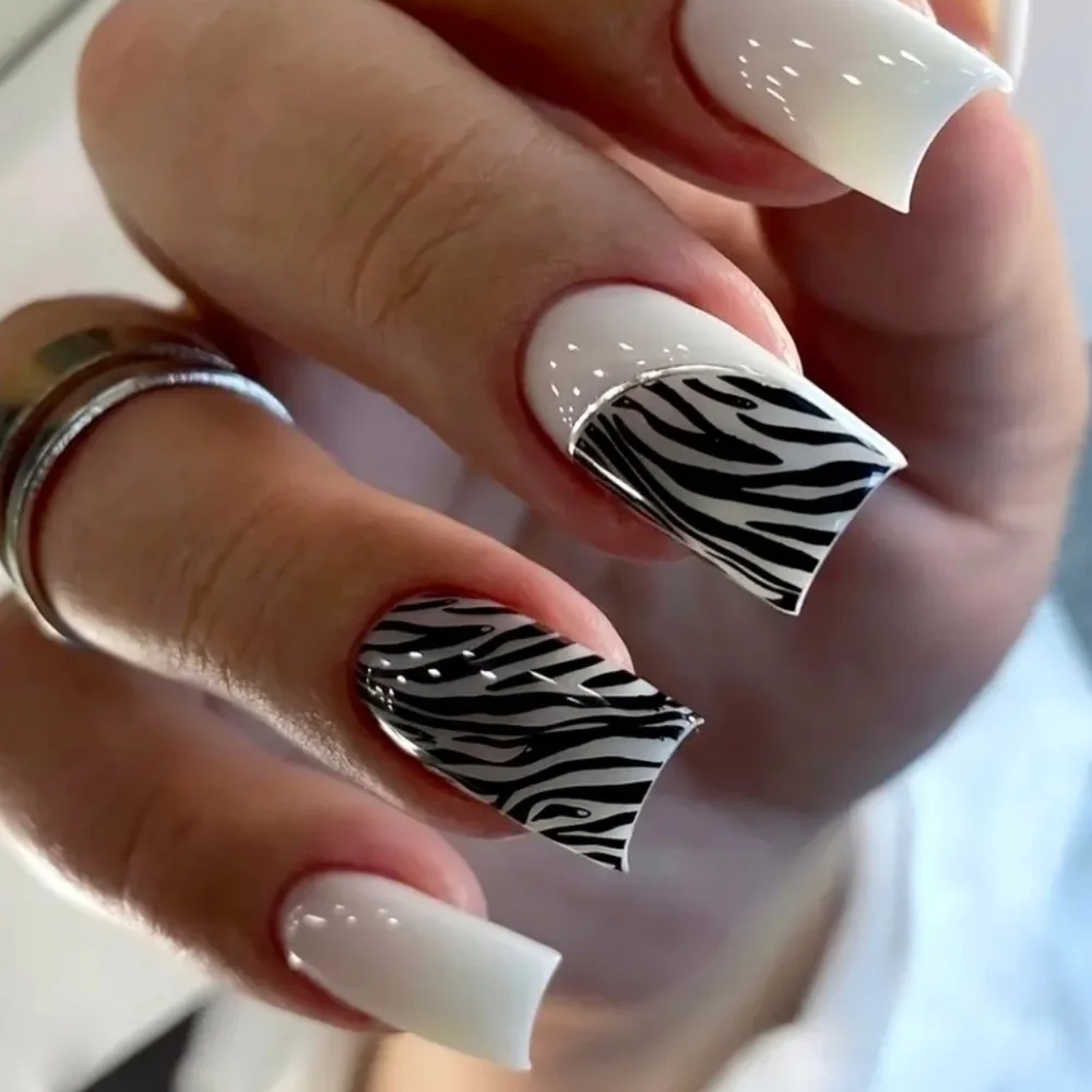 24 Pieces Fake press on nails