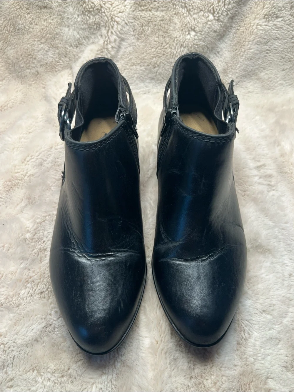 Clarks good preowned