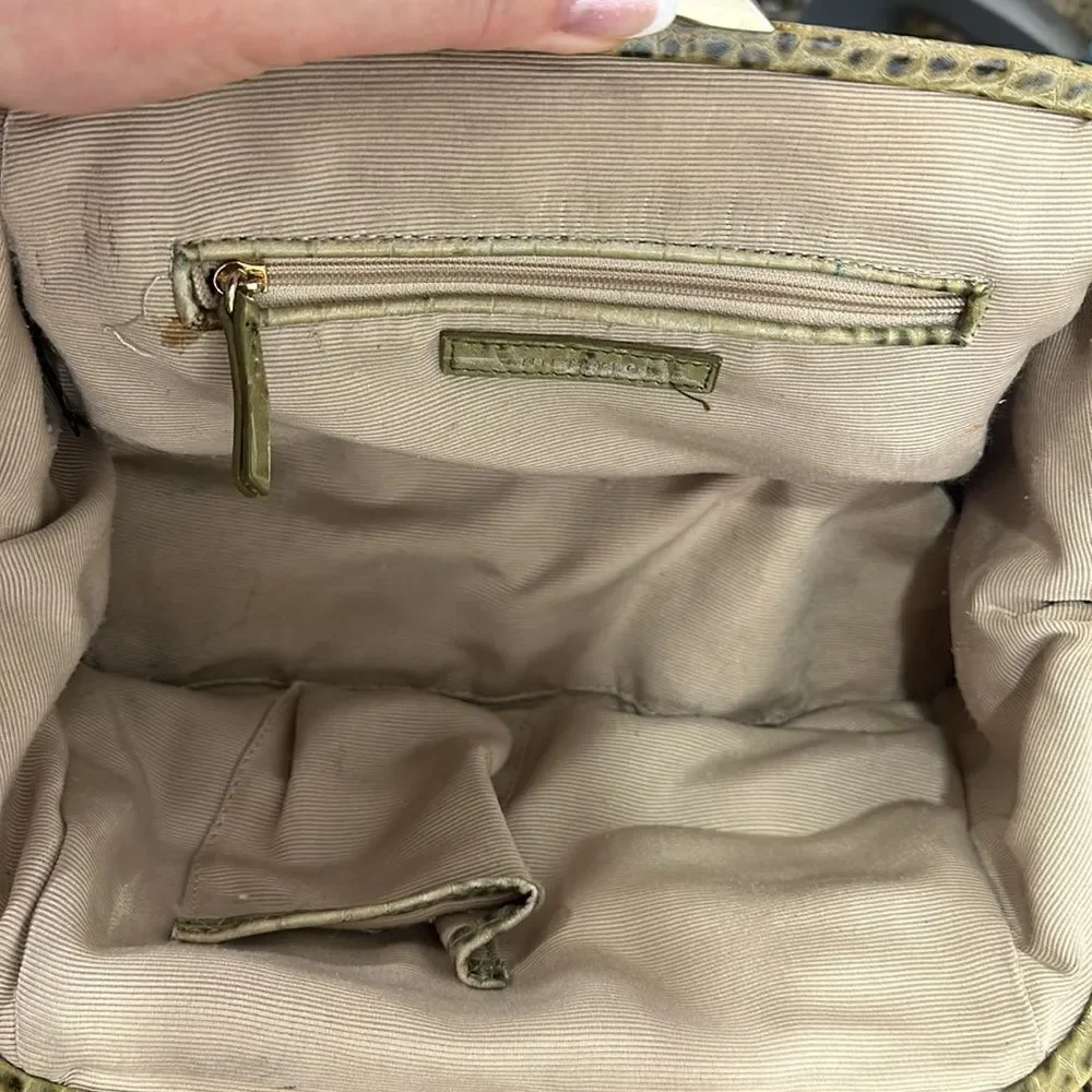 Ann Taylor closure gold