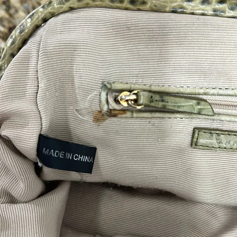Ann Taylor closure gold