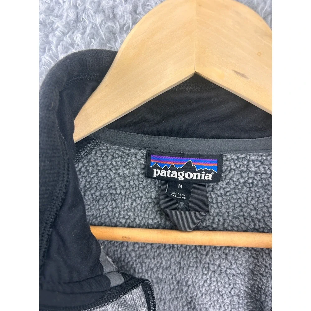 Patagonia wear hiking tone