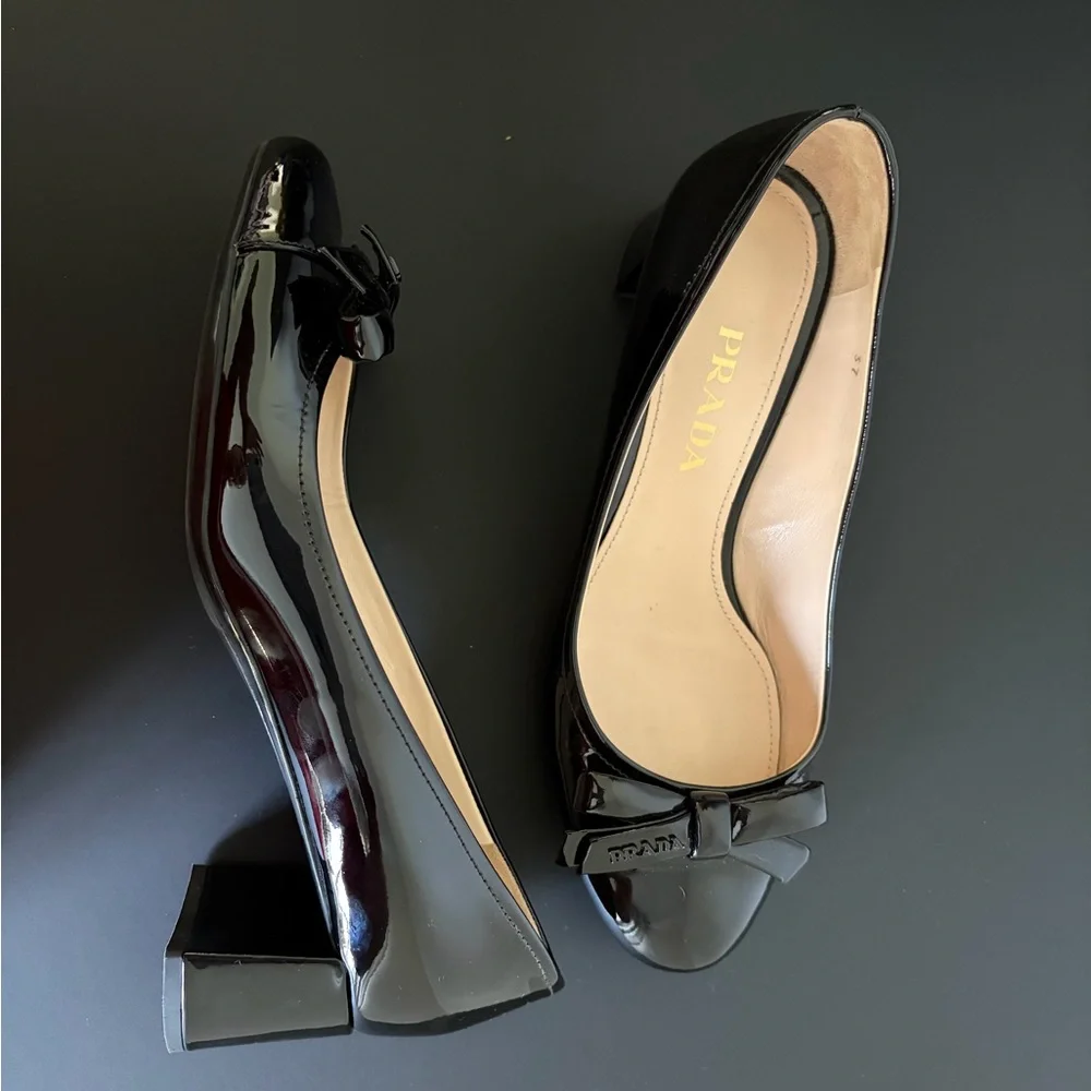 Prada chic black