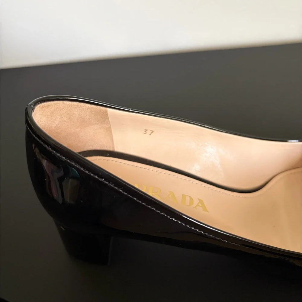 Prada chic black