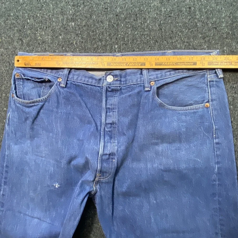 Levis character medium