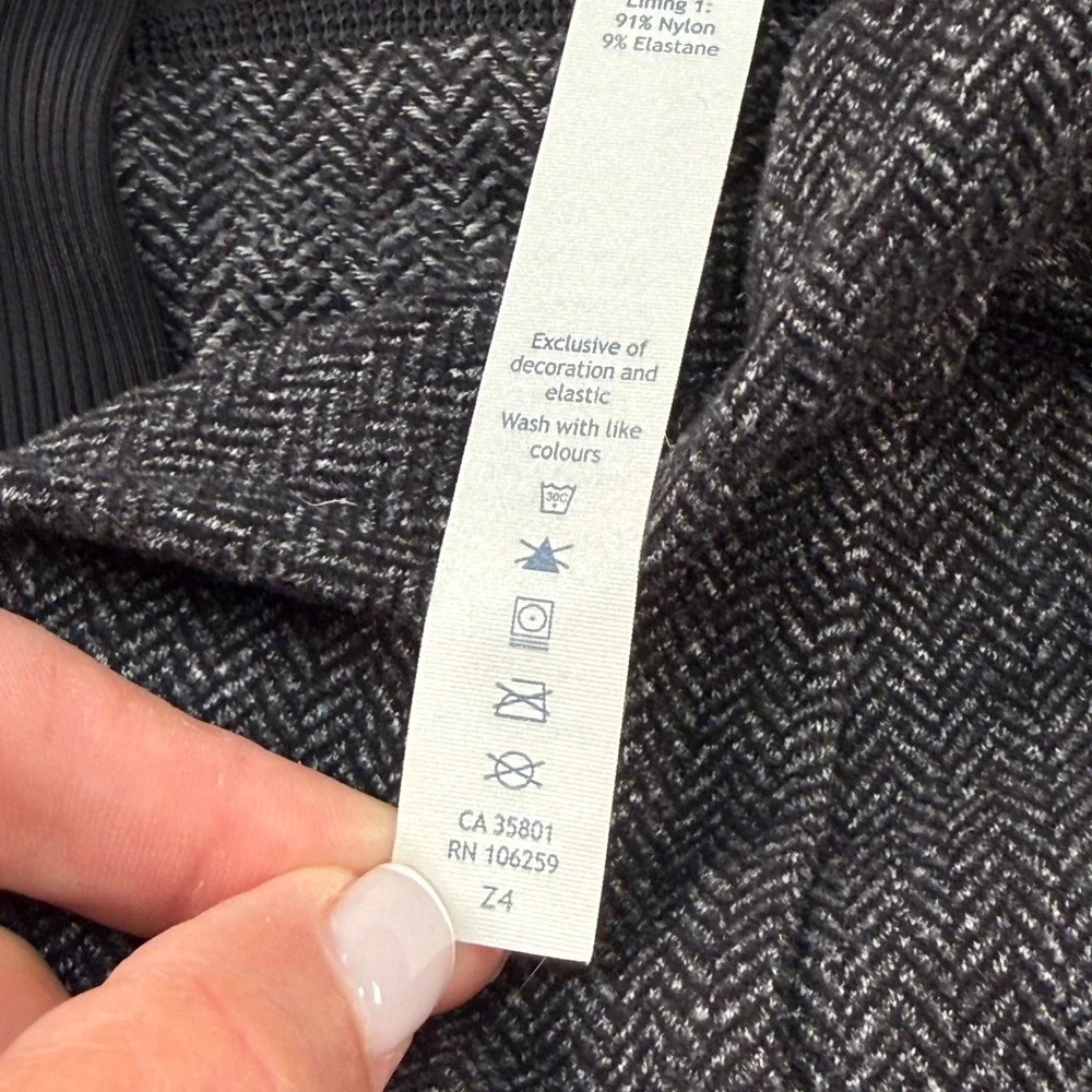 Lululemon‎ Herringbone Funnel Neck Pullover Base Layer Thumbholes Gray Size 8