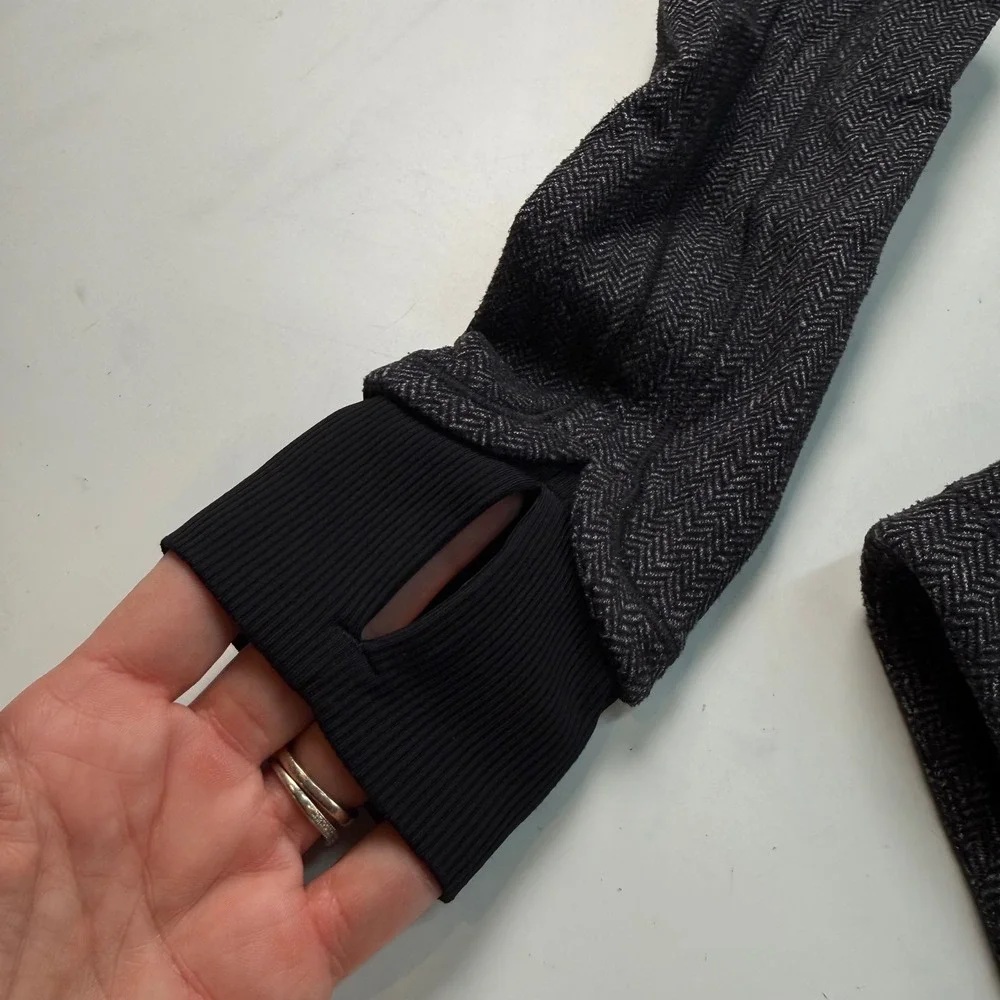 Lululemon‎ Herringbone Funnel Neck Pullover Base Layer Thumbholes Gray Size 8