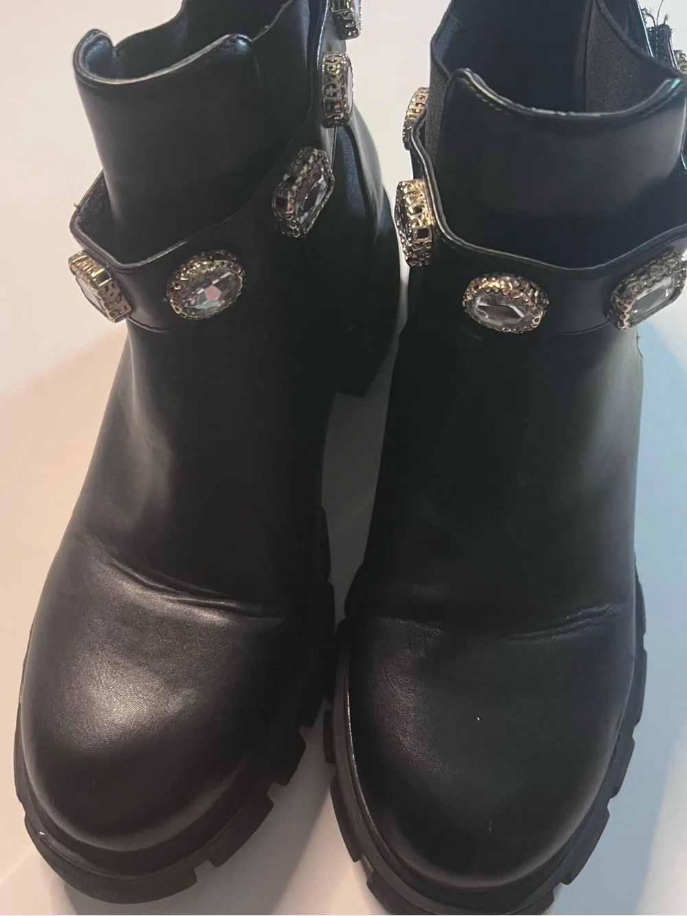 Madden Girl sleek black