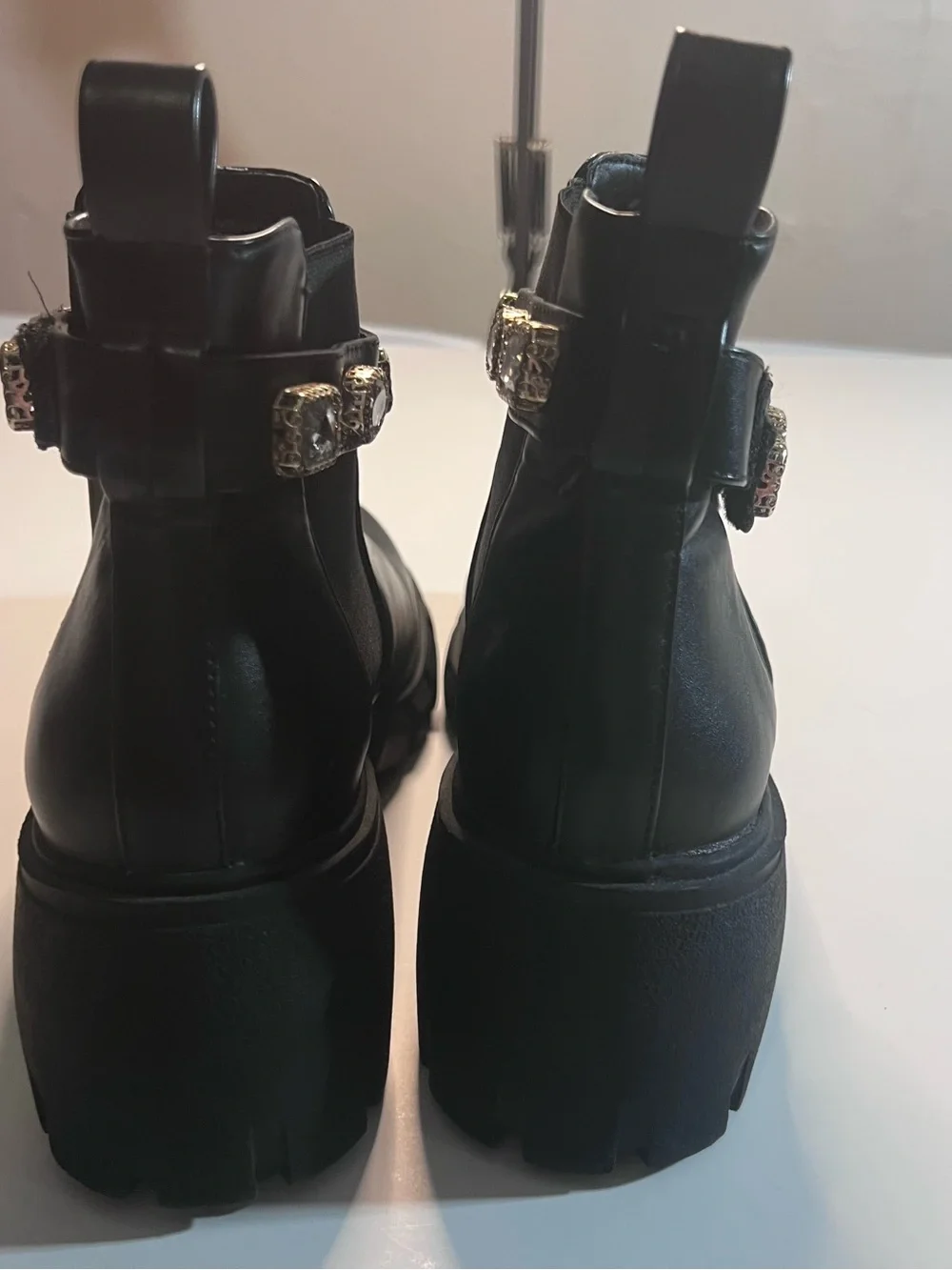 Madden Girl sleek black