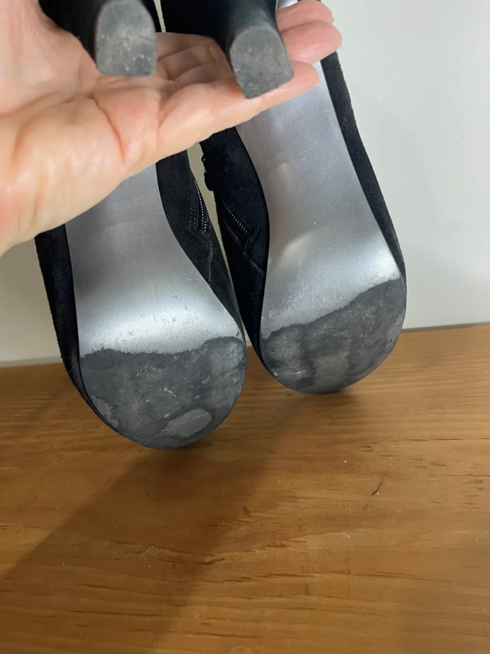 🍉 Tahari Black Suede High Heel Booties