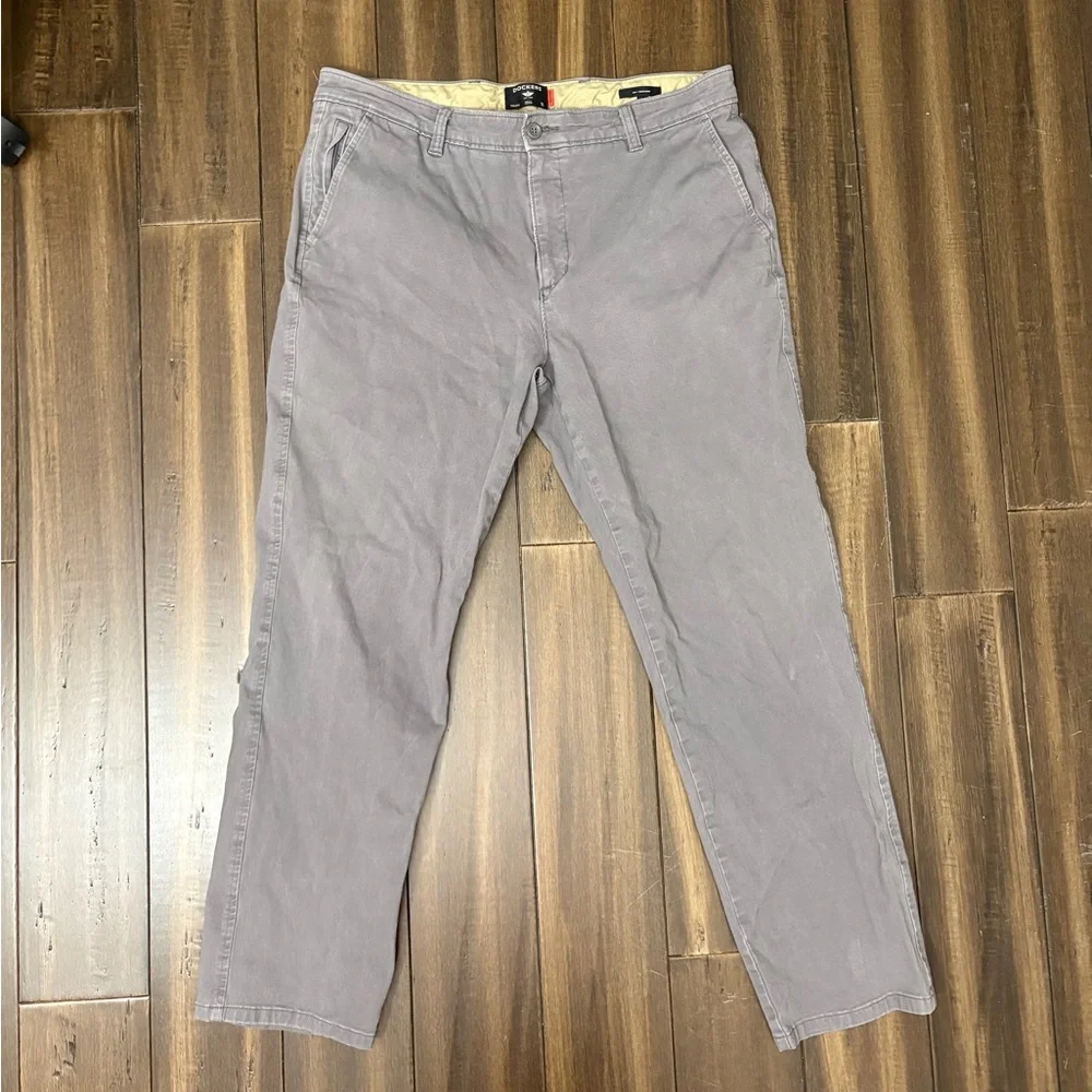 Dockers Men's Gray Chinos Slim/Coupe Sz 36x39 Pockets Casual Work Office Belt