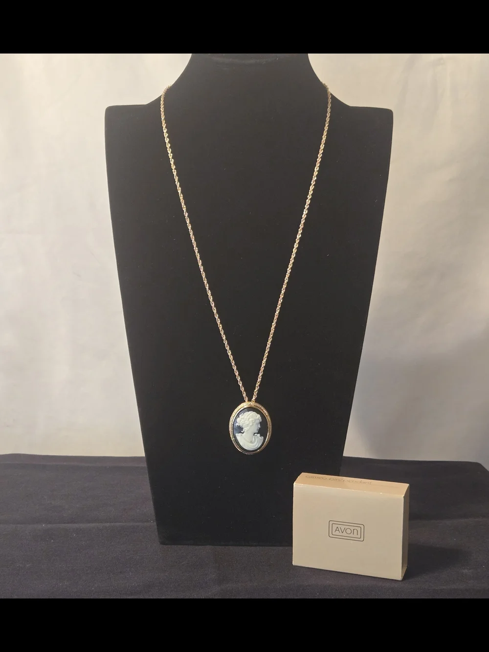 Vintage Cameo Necklace, brooch. 24