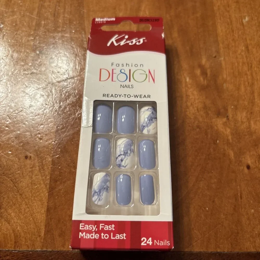 Kiss shiny blue