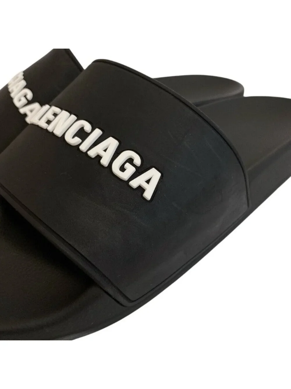Balenciaga shape good