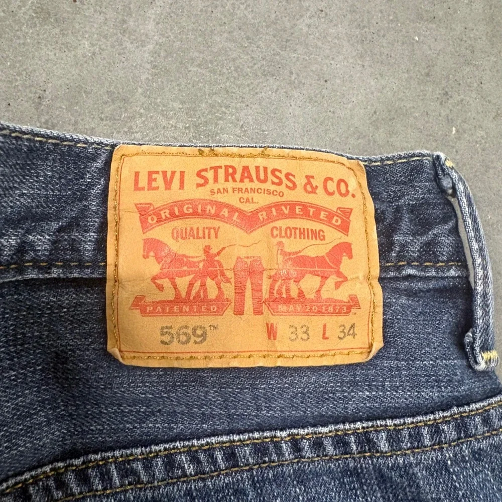 Levis straight stitching
