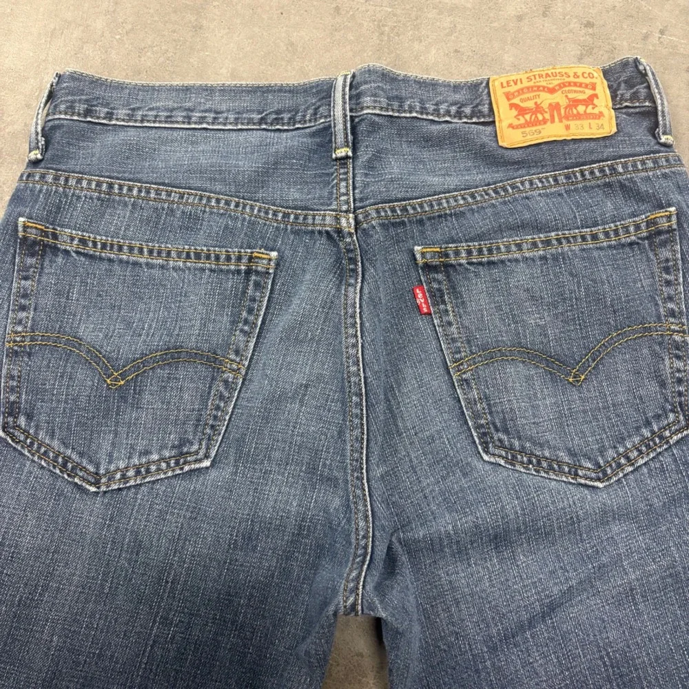 Levis relaxed opening