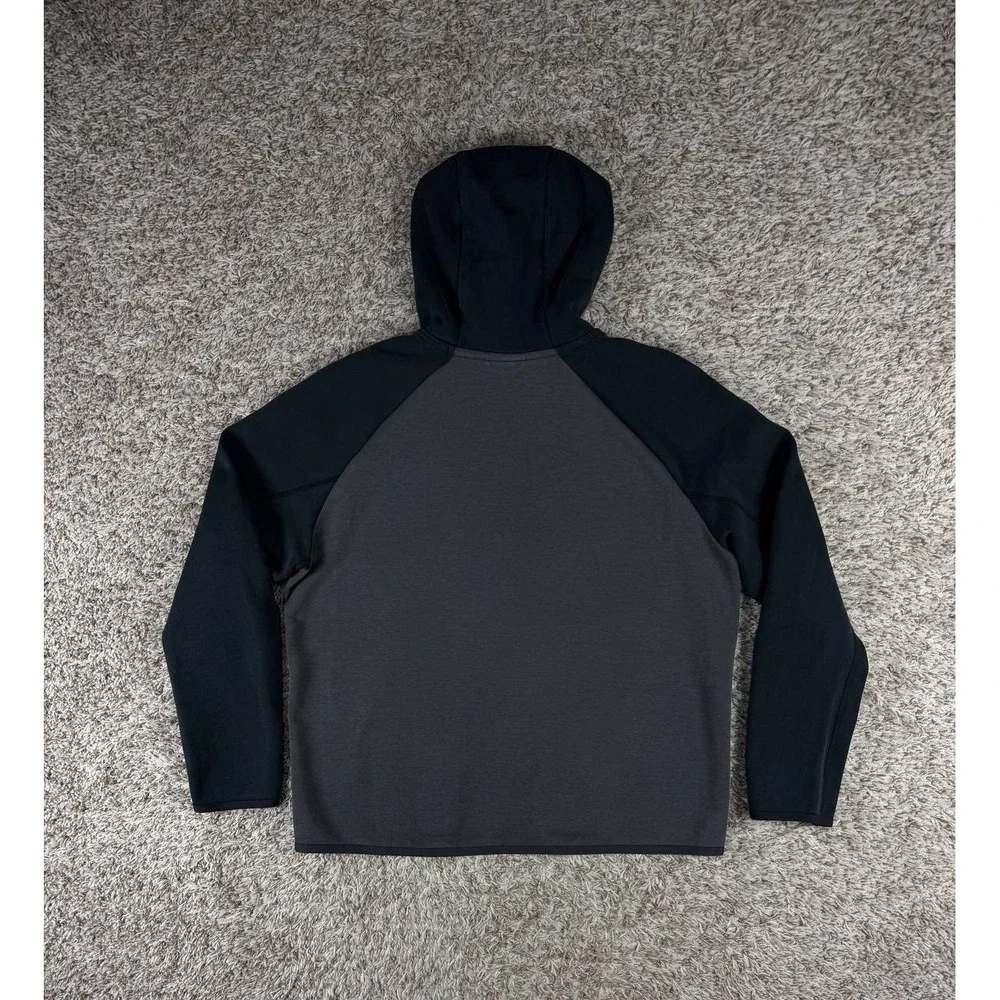 Nike sportswear tech