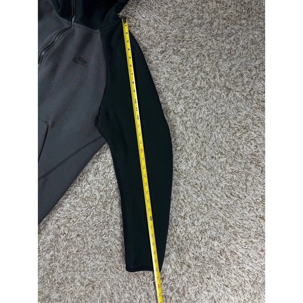 Nike sportswear tech