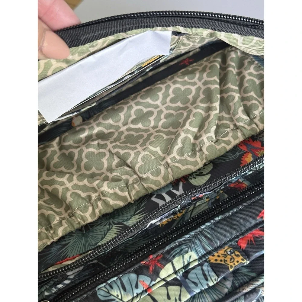lug nwt carousel