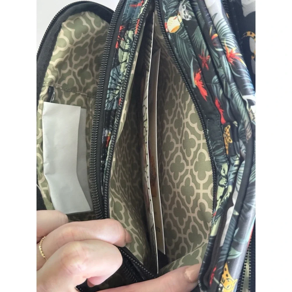 lug nwt carousel
