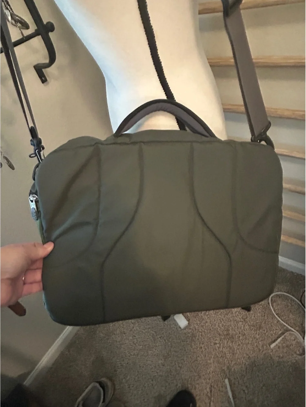 REI this messenger