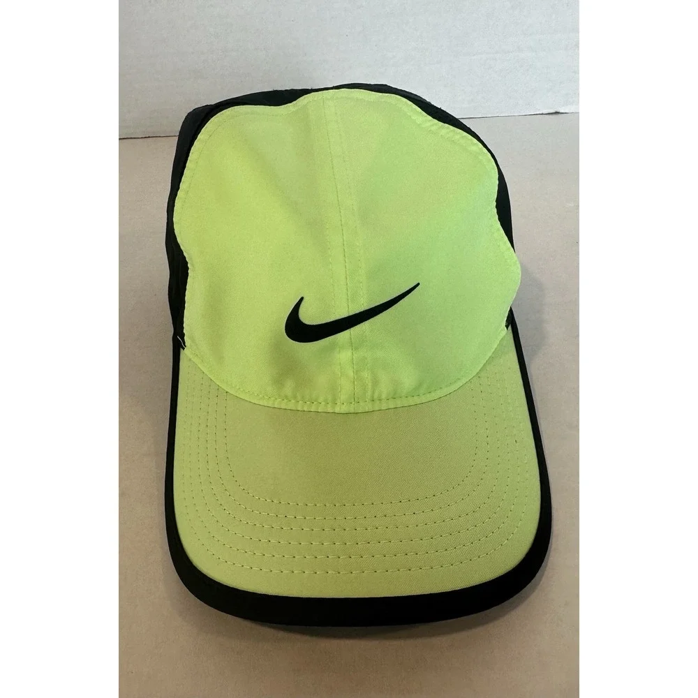 Nike featherlight dri
