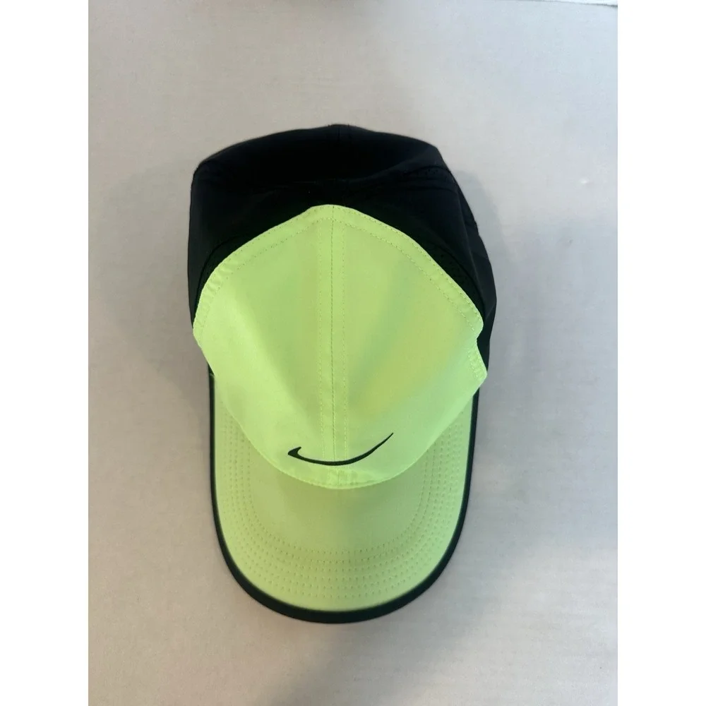 Nike featherlight dri
