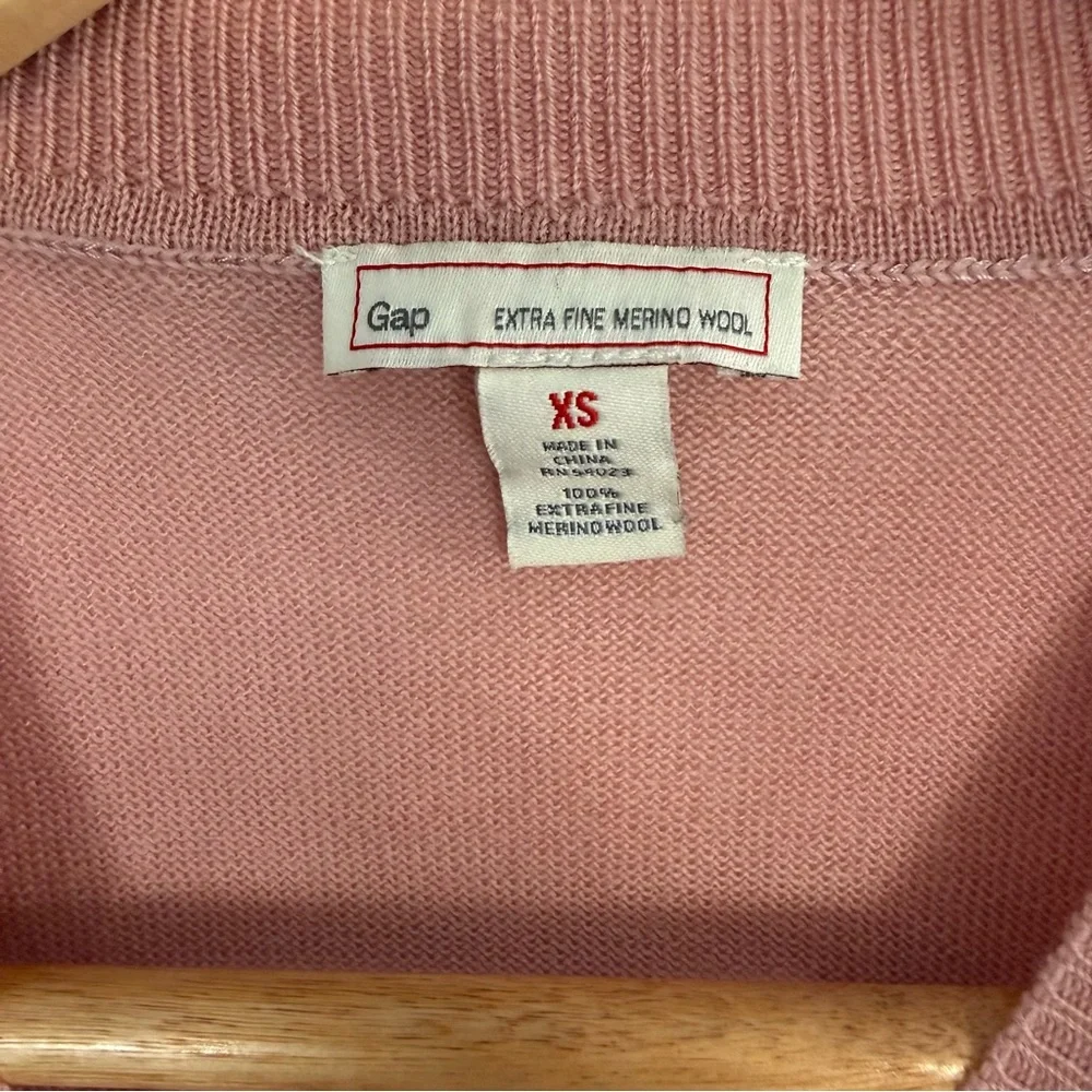 GAP lightweight knit