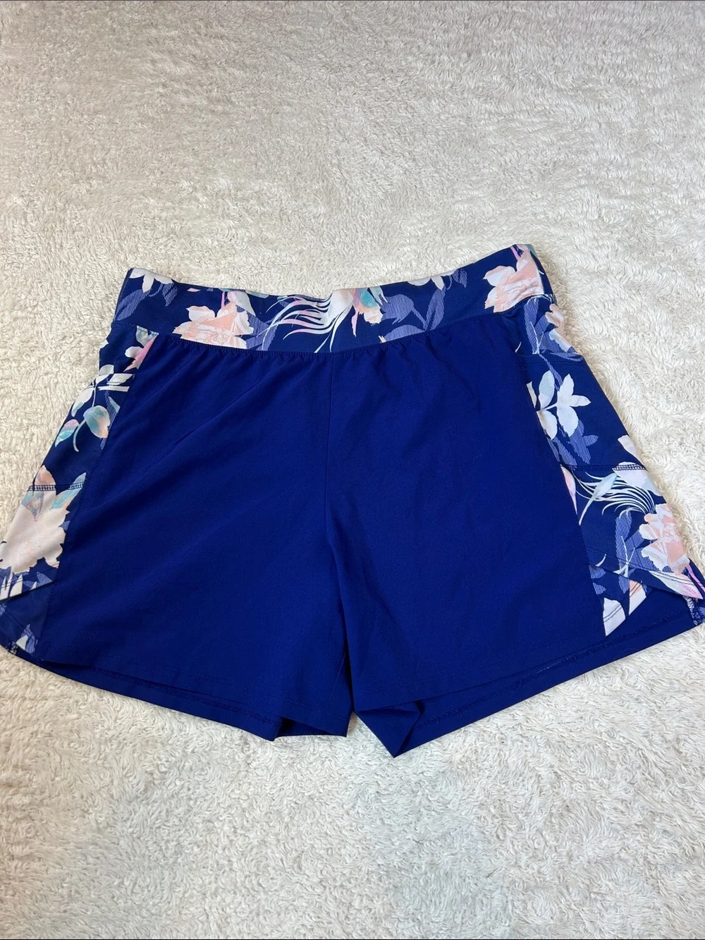 Tek Gear blue and floral athletic  shorts XL‎