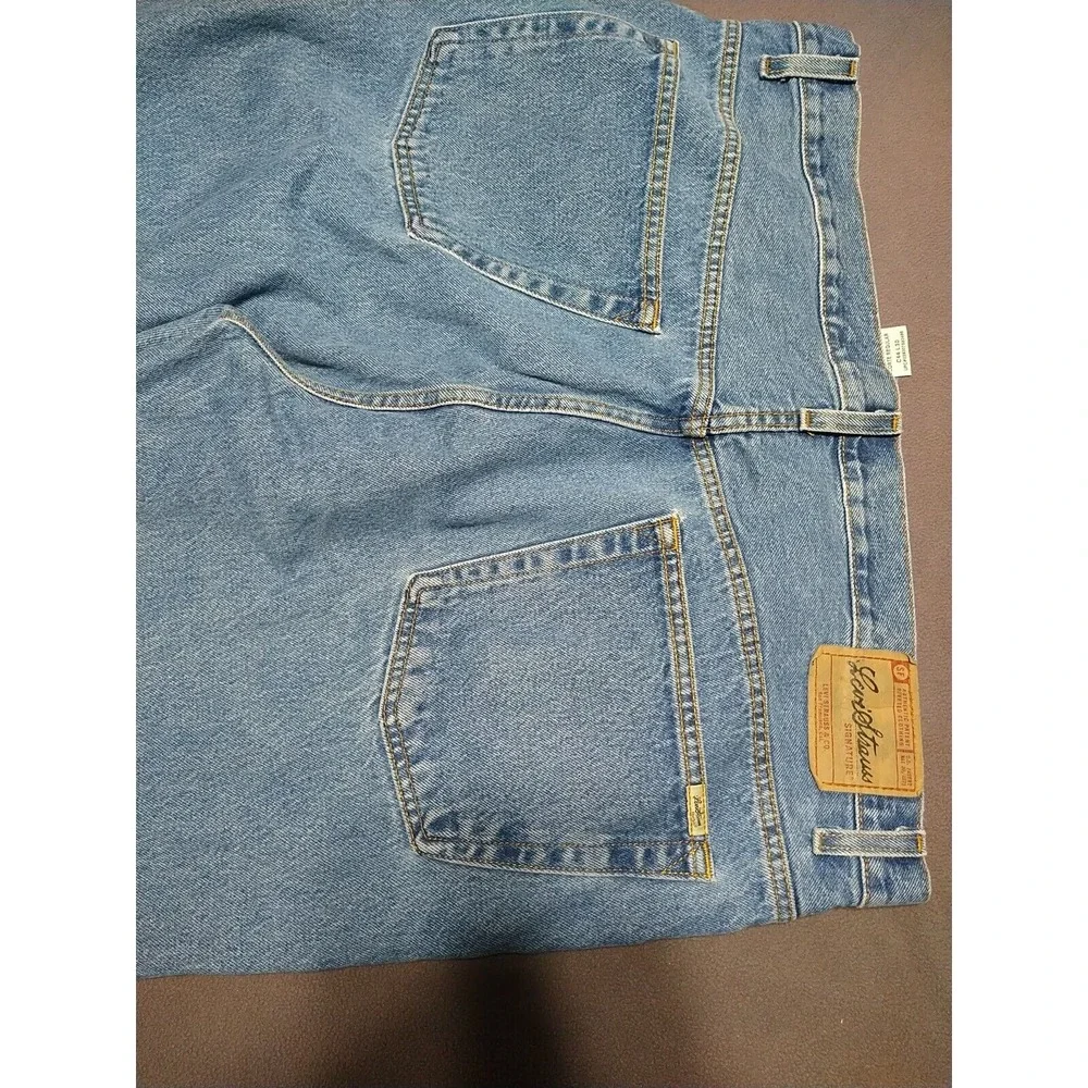 Levis measurements photos