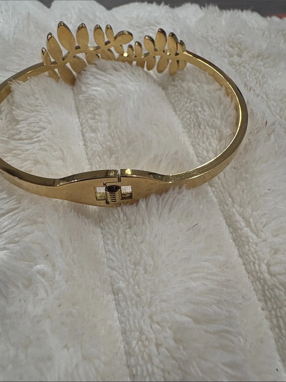 N/A elegant gold