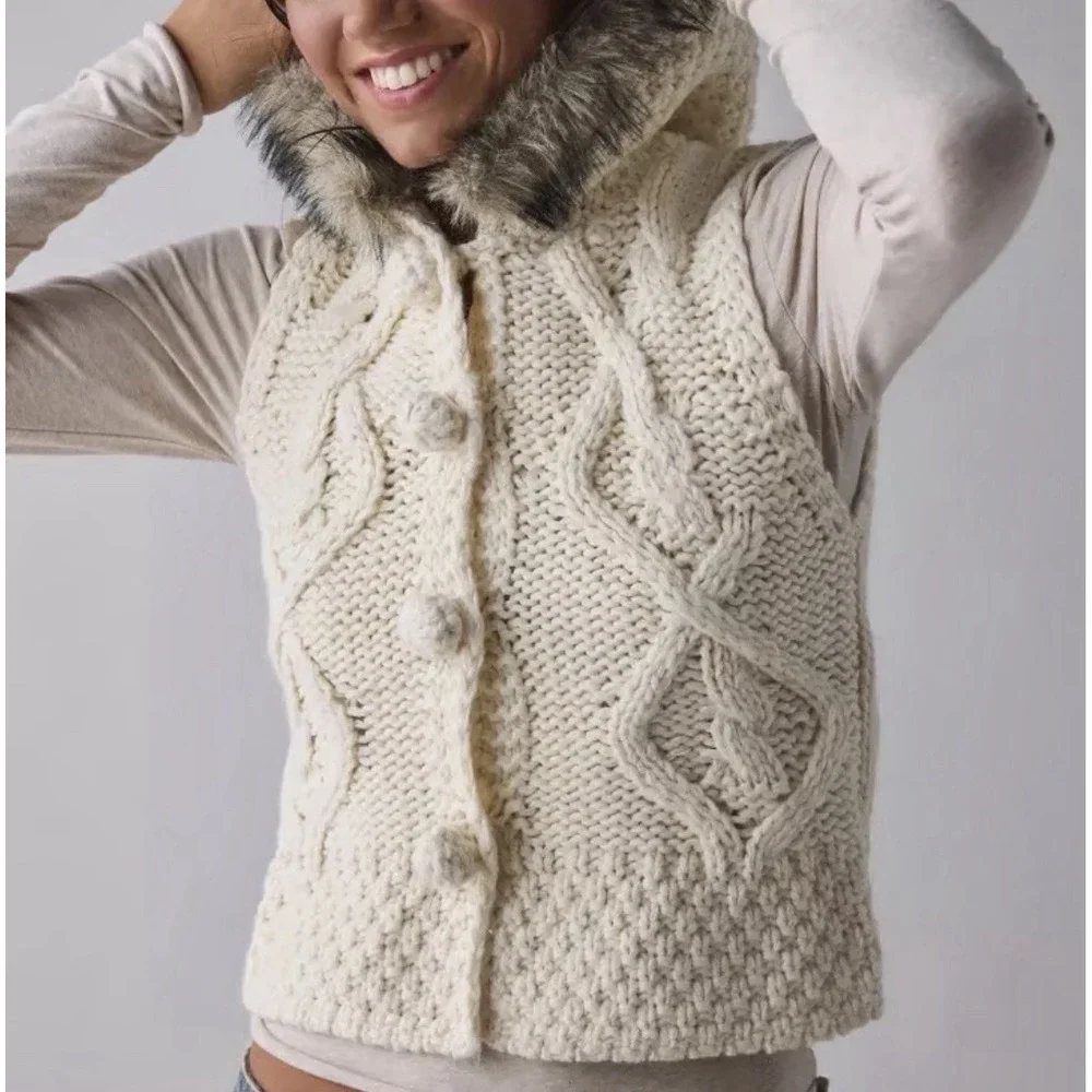 Urban‎ Outfitters BDG Cable Knit Faux Fur Hooded Sweater Vest XL Chunky Cream