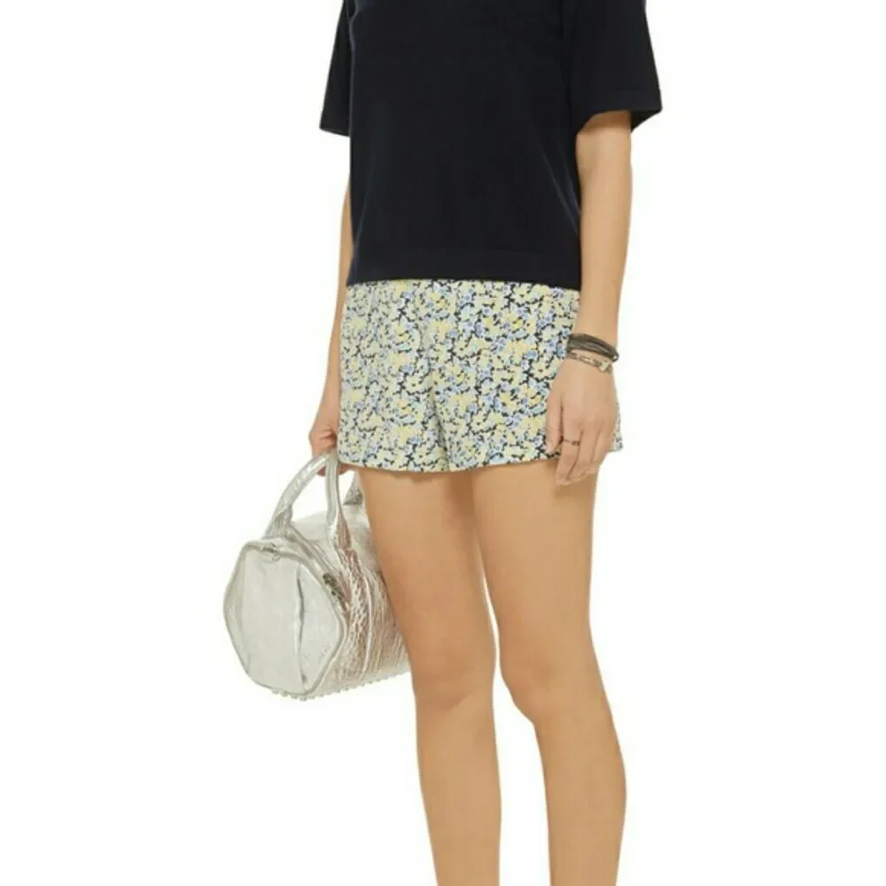 Equipment shorts womens